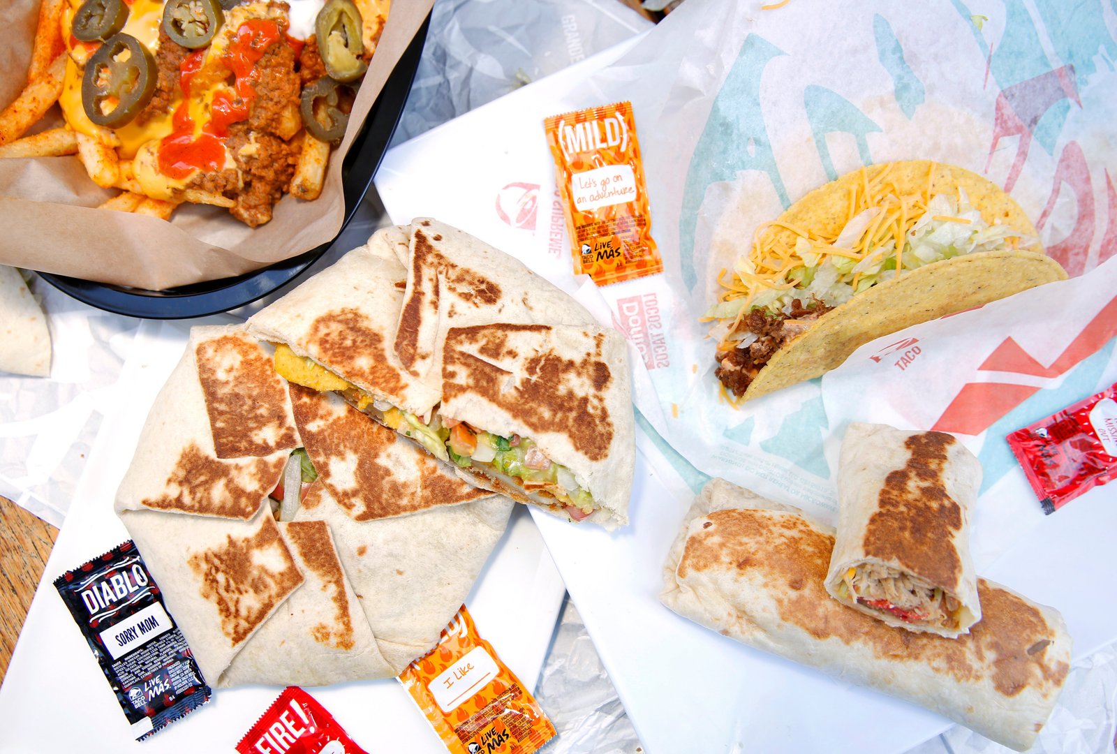 បន្ទាប់ពី Taco Bell ត្រូវបានគេជូនដំណឹងថាសាឡាត់ពីអ្នកផ្គត់ផ្គង់របស់ខ្លួន Taylor Farms គឺជាប្រភពសង្ស័យនៃការផ្ទុះឡើង នាយកប្រតិបត្តិក្រុមហ៊ុនត្រូវបានគេរាយការណ៍ថាបានធ្វើការជាមួយអ្នកទទួលសិទ្ធិផ្តាច់មុខដើម្បីយកវាចេញពីភោជនីយដ្ឋានយ៉ាងលឿន។