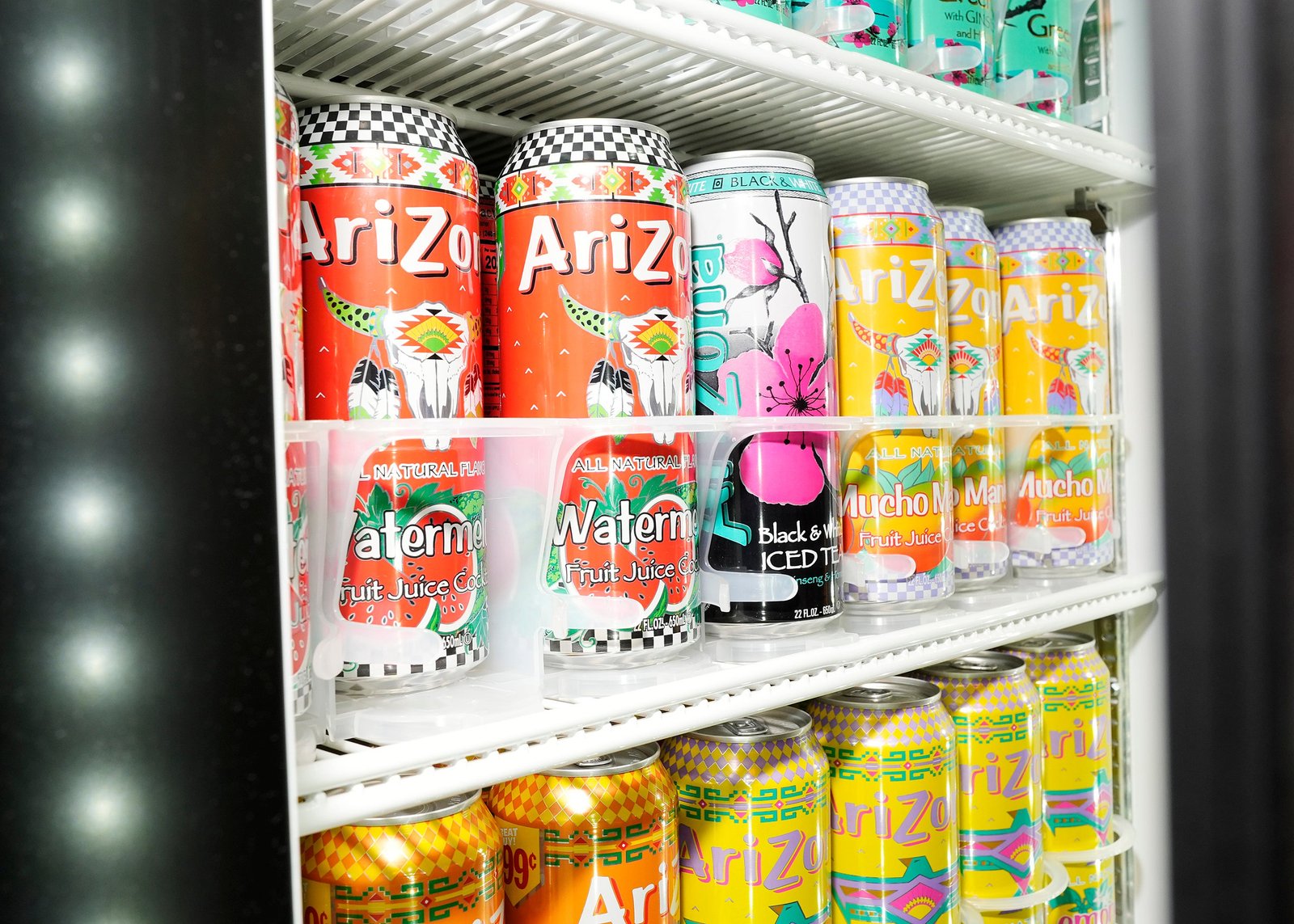ក្រុមហ៊ុននៅពីក្រោយ AriZona Iced Tea ត្រូវបានប្តឹងពីបទអះអាងថាភេសជ្ជៈរបស់ខ្លួនគឺ