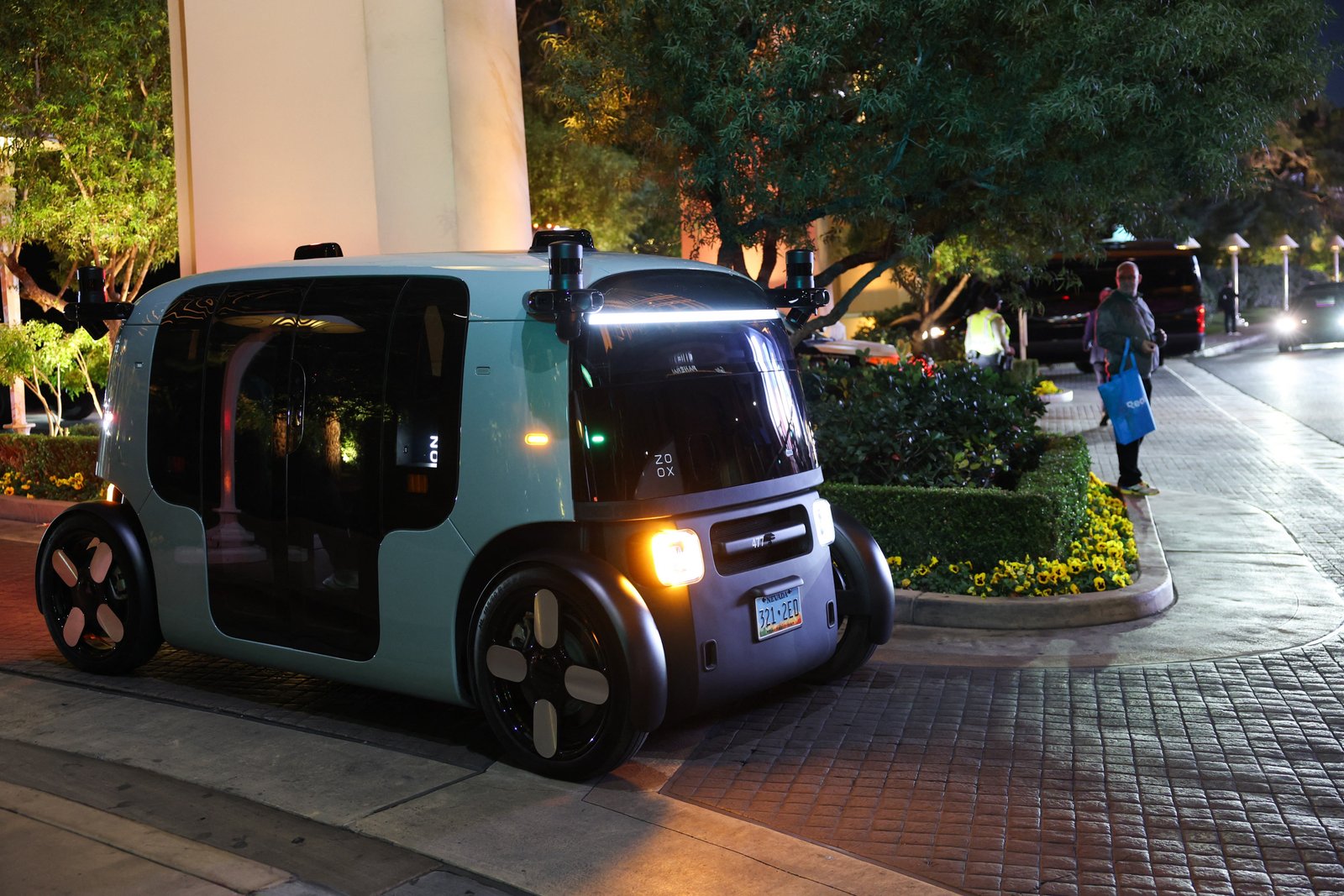 ក្រុមហ៊ុន Zoox របស់ Robotaxi បានចាប់ផ្តើមការប្រមូលកម្មវិធីឡើងវិញ បន្ទាប់ពីរថយន្តរបស់ខ្លួនមួយបានផ្ទុះឡើងជាផ្សែងនៅជិតកន្លែងកើតហេតុភ្លើងនៅទីក្រុង Las Vegas ។