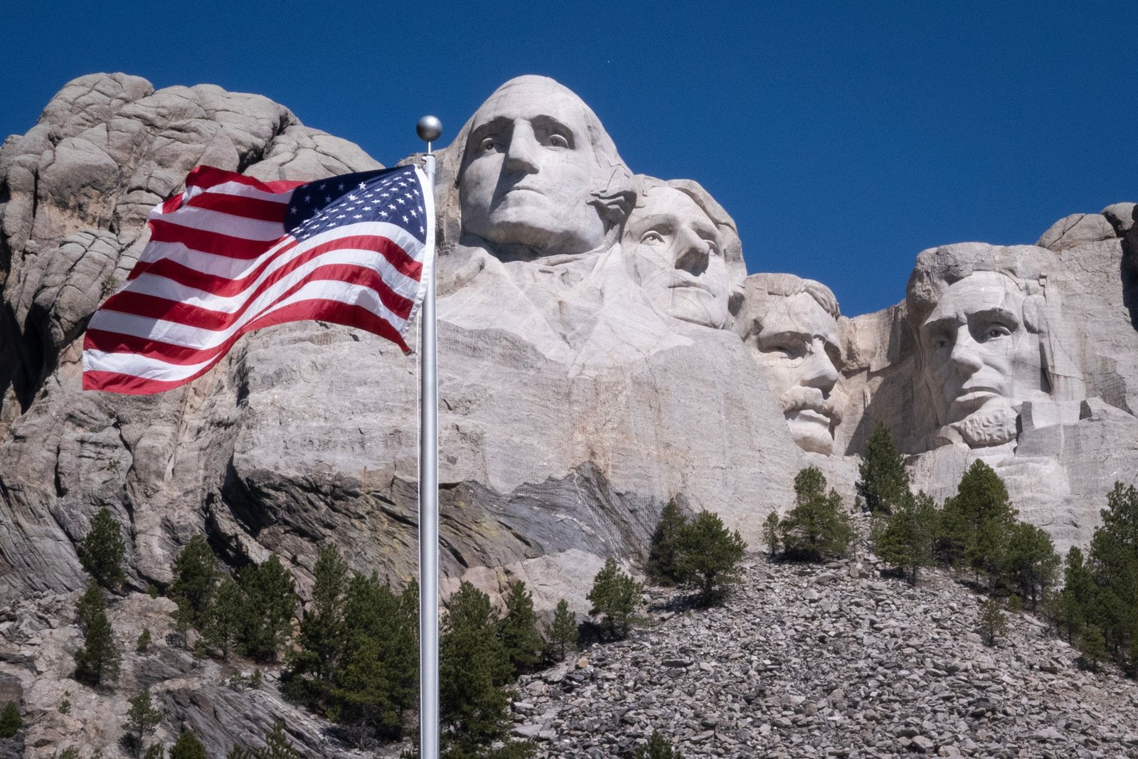 Mount Rushmore នៅ South Dakota ។ South Dakota ត្រូវបានគេដាក់ឈ្មោះថាជារដ្ឋថោកបំផុតទីប្រាំមួយនៅក្នុងសហរដ្ឋអាមេរិកនៅក្នុងចំណាត់ថ្នាក់រដ្ឋថោកបំផុត 2026 របស់ CNBC