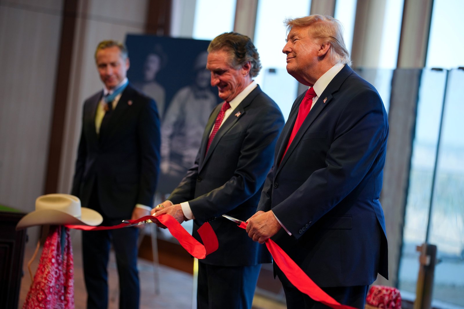 លោក Trump បានអួតអំពីការសាងសង់ប្រឡាយ Panama ក្រោមការគ្រប់គ្រងរបស់ Roosevelt ហើយថែមទាំងបានគំរាមយកផ្លូវទឹកឡើងវិញ។