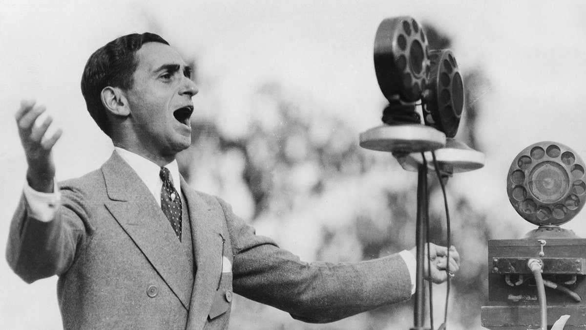 អ្នកនិពន្ធ Irving Berlin