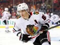 Patrick Kane ត្រឡប់ទៅ Chicago Blackhawks ដោយយល់ព្រមលើកិច្ចសន្យារយៈពេលពីរឆ្នាំ 16 លានដុល្លារ