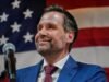 លោក អូបាម៉ា គាំទ្ររដ្ឋ Iowa Democrat Turek សម្រាប់ព្រឹទ្ធសភាសហរដ្ឋអាមេរិក នៅក្នុងវីដេអូដែលពួកគេលេងបាល់បោះ
