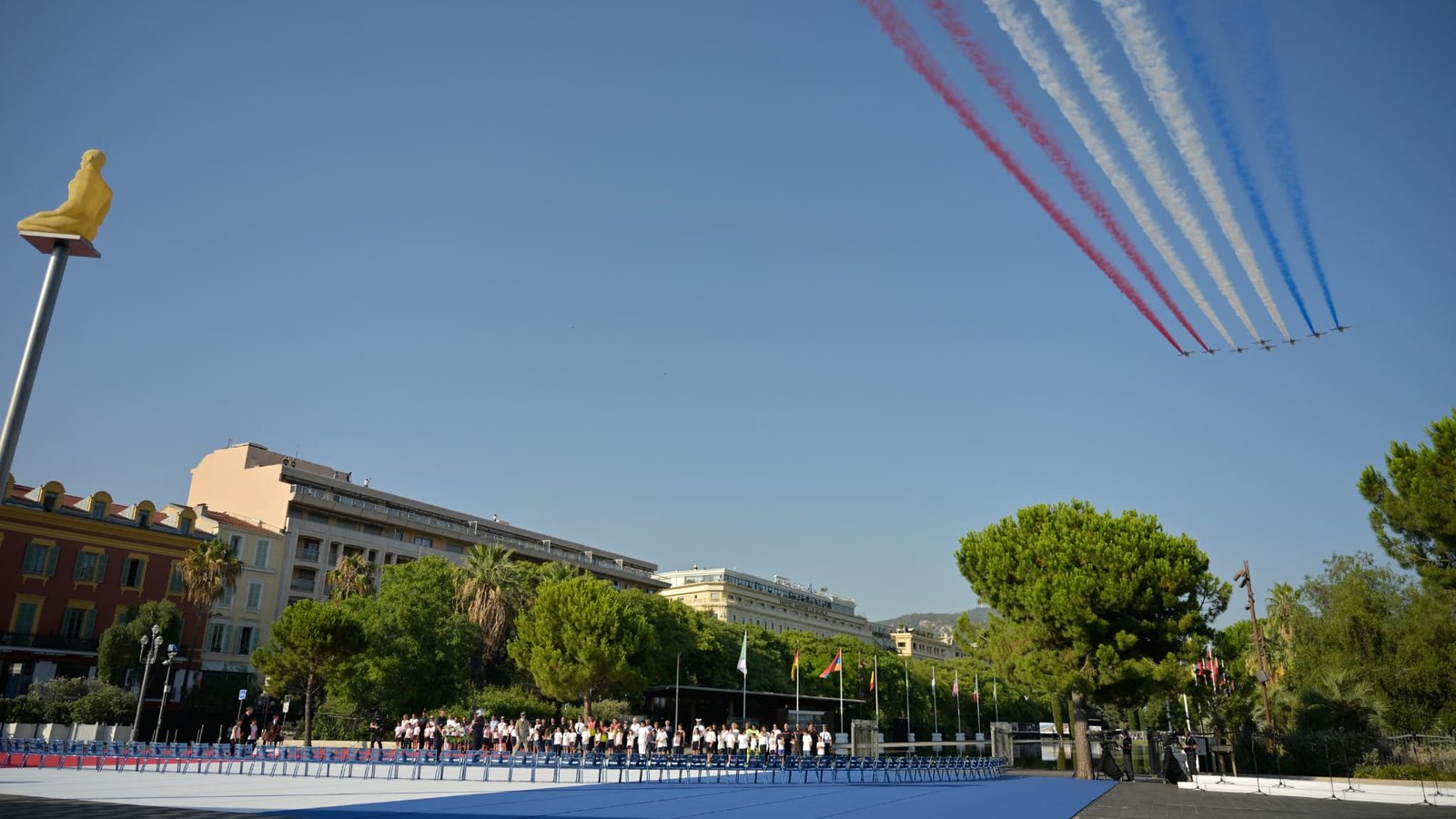 Patrouille de France ហោះពីលើ Place Massena ក្នុងទីក្រុង Nice (Alpes-Maritimes) ថ្ងៃទី 14 ខែកក្កដា ឆ្នាំ 2026។ Patrouille de France ហោះពីលើ Place Massena ក្នុងទីក្រុង Nice (Alpes-Maritimes) ថ្ងៃទី 14 ខែកក្កដា ឆ្នាំ 2026។
