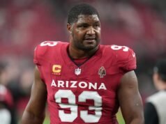 បងប្រុសរបស់កីឡាករ NFL Calais Campbell ត្រូវបានចោទប្រកាន់ពីបទមនុស្សឃាត បន្ទាប់ពីម្តាយរបស់គាត់ត្រូវបានគេរកឃើញថាបានស្លាប់