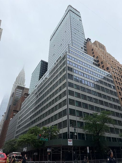 អគារខ្ពស់មួយនៅ Midtown East ត្រូវបានជម្លៀសចេញ ចំពេលមានការភ័យខ្លាចថាវាអាចដួលរលំ