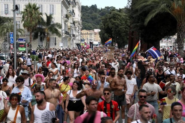 OG-10688982-1200-800-cff5ab0_ftp-1-tibsohxuqrnk-nic12q823-jm-pink-parade.jpg