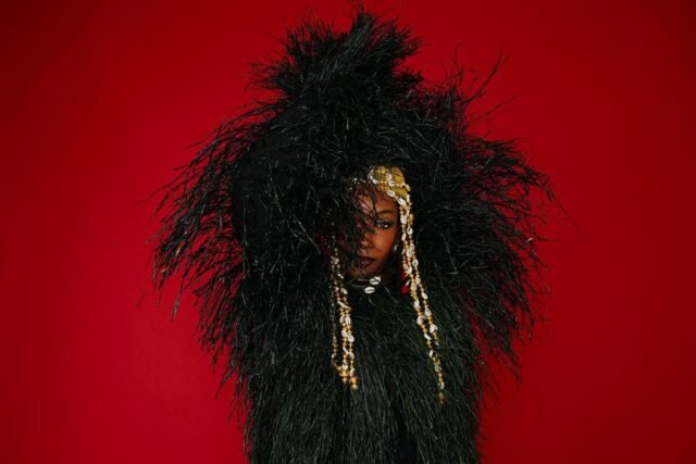 OG-10689133-1200-800-2cef4eb_upload-1-63zlarlrsb3g-fatoumata-diawara-x-the-manor0336.jpg