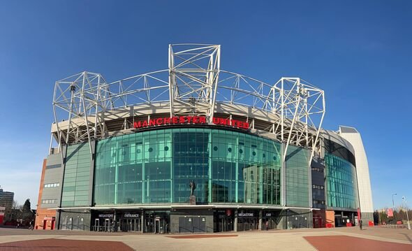 ទិដ្ឋភាពនៃ Old Trafford ពីលើដី ទិដ្ឋភាពនៃ Old Trafford ពីលើដី