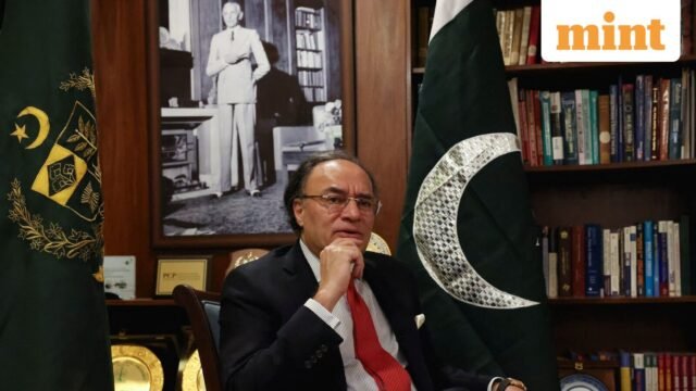 PAKISTAN-ECONOMY-FINMIN-8_1784722125564_1784722181460_b5830843-819e-4566-af55-5aa4d50885fb.JPG