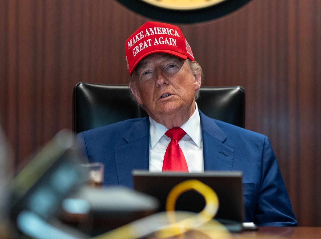 លោកប្រធានាធិបតី Donald Trump បានចែករំលែកការស្ទង់មតិមួយកាលពីខែមុន ដែលបង្ហាញពីប្រជាជនអាមេរិកភាគច្រើនគាំទ្រការបញ្ចប់សង្រ្គាមរបស់ខ្លួននៅក្នុងប្រទេសអ៊ីរ៉ង់ ខណៈដែលការប្រយុទ្ធគ្នាបានផ្ទុះឡើងរវាងសហរដ្ឋអាមេរិក និងប្រទេសមជ្ឈិមបូព៌ារយៈពេលប្រាំបួនថ្ងៃជាប់ៗគ្នា។