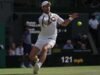Djokovic បានបំបែកកំណត់ត្រារបស់ Federer មួយផ្សេងទៀតនៅ Wimbledon បើទោះបីជា “ដួលរលំ” នៅលើទីលានកណ្តាលក៏ដោយ។