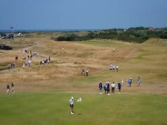 ការជជែកដេញដោលពីចម្ងាយនៅឯ British Open នេះ និយាយអំពីចម្ងាយដែលបាល់វាយកូនហ្គោលធ្លាក់លើដី