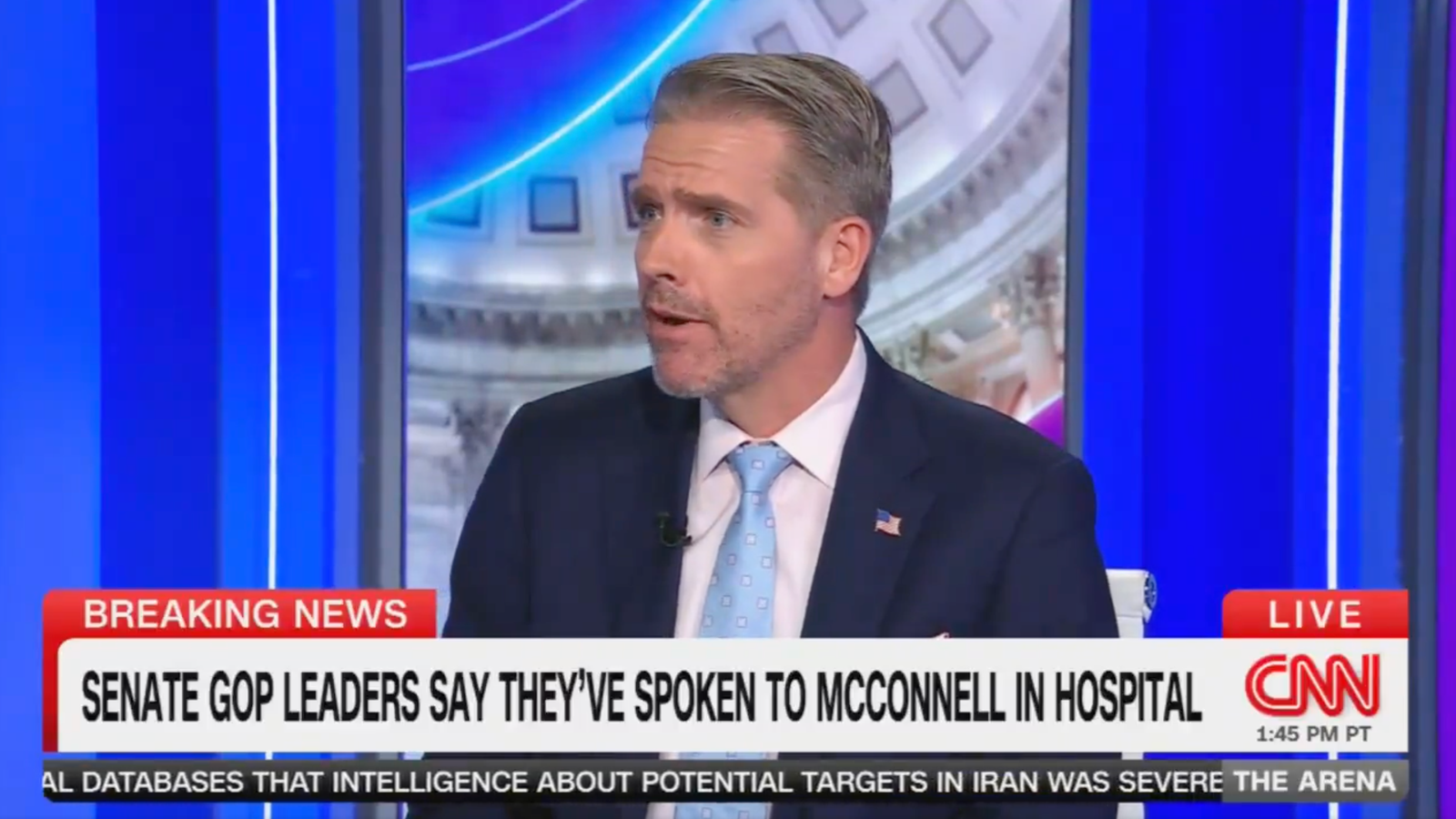 អ្នកអត្ថាធិប្បាយ CNN លោក Scott Jennings ត្រូវបានគេស្នើសុំឱ្យហៅអ្នកជំងឺ McConnell ផ្ទាល់នៅលើ CNN ដើម្បីលុបបំបាត់ពាក្យចចាមអារ៉ាមអំពីសុខភាពរបស់គាត់