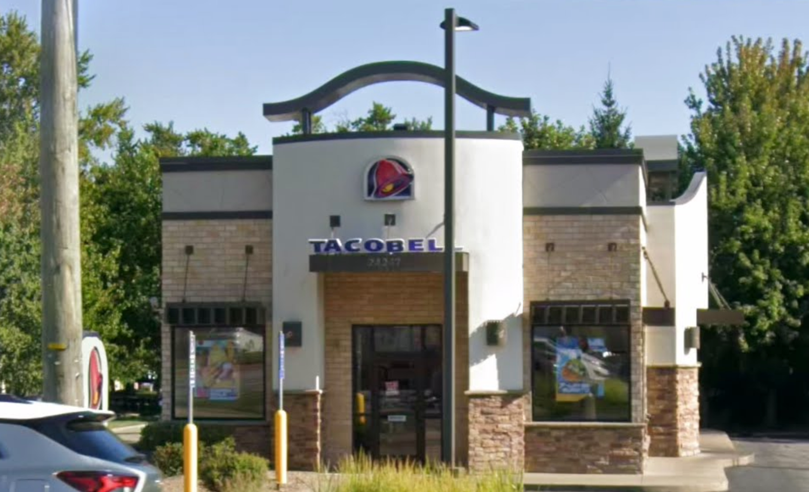 Taco Bell នៅជាយក្រុង Cleveland នៃ North Olmsted រដ្ឋ Ohio ជាកន្លែងដែល Mohammed R. Ayyad និយាយថាគាត់បានចុះមកជាមួយប៉ារ៉ាស៊ីត ដែលអាចបណ្តាលឱ្យ 