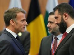 លោក Macron មកដល់ប្រទេសស៊ីរីជាមេដឹកនាំលោកខាងលិចដ៏សំខាន់ដំបូងគេដែលបានទៅទស្សនកិច្ចប្រទេសដែលហែកហួរដោយសង្រ្គាមក្រោមការដឹកនាំថ្មី។