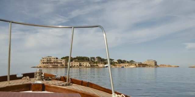 Zannier-Ile-de-Bendor-12-Susan-Buth-for-Zannier-Hotels_v1-e1784570600155.jpg