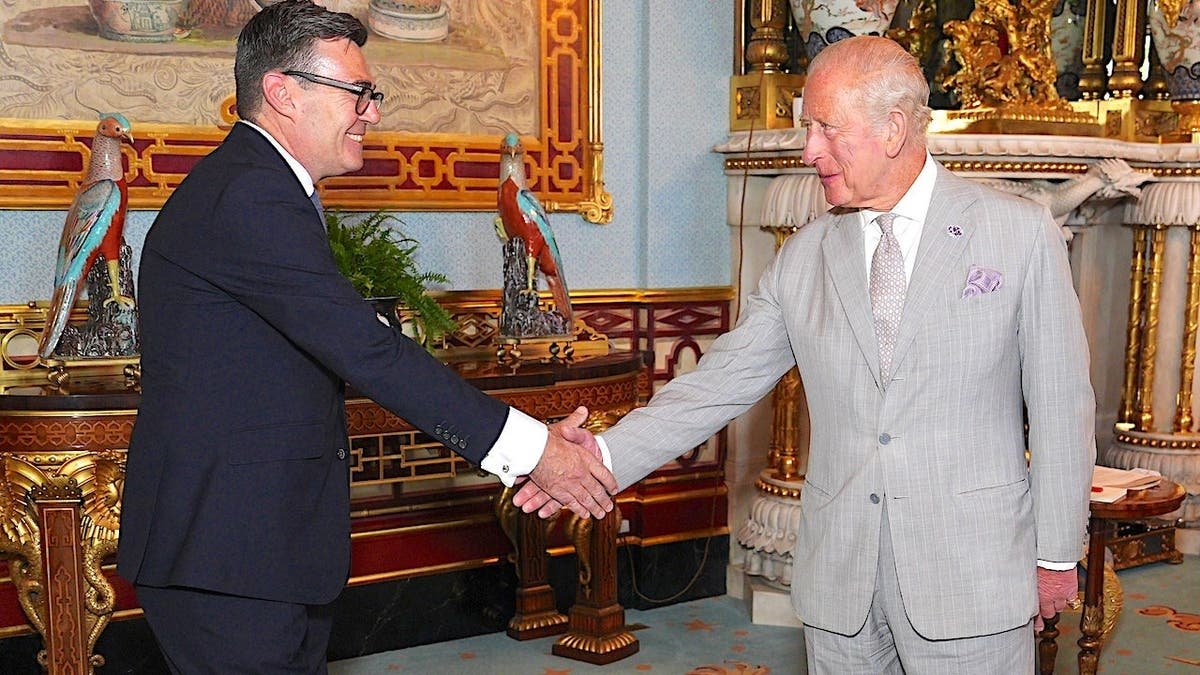 ស្តេច Charles III ស្វាគមន៍ Andy Burnham ទៅកាន់វិមាន Buckingham ។