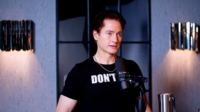 Biohacker Bryan Johnson កំពុងប្រយុទ្ធប្រឆាំងនឹងអ្នករិះគន់ដែលចាត់ទុកជំងឺអូតូអ៊ុយមីនរបស់គាត់ចំពោះការខិតខំប្រឹងប្រែងដើម្បីពន្យារអាយុជីវិតរបស់គាត់