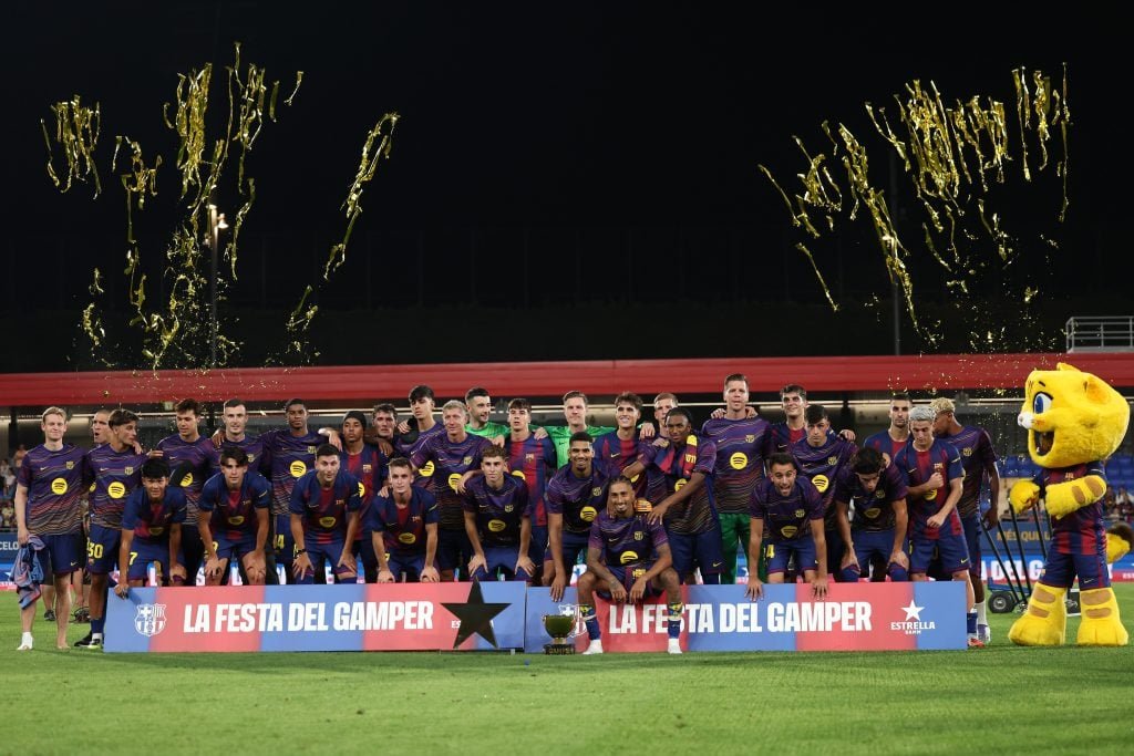 កីឡាករ FC Barcelona អបអរជាមួយនឹងពានរង្វាន់ Joan Gamper Trophy