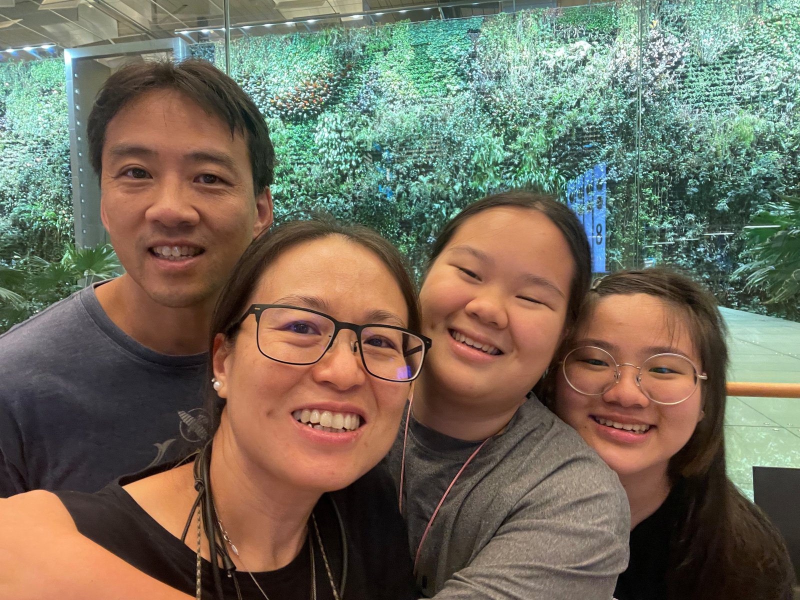 ម្តាយរបស់ Jenna គឺលោកវេជ្ជបណ្ឌិត Jennifer Liauw បាននិយាយថា ពួកគេបានចំណាយពេលជាងមួយឆ្នាំកន្លះ ដើម្បីសុំឱ្យសាលាធ្វើការជាមួយពួកគេ ដើម្បីរកឱ្យឃើញនូវអ្វីដែលបានកើតឡើង។
