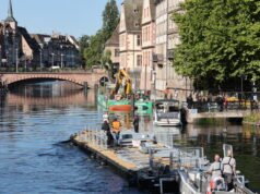 ទីក្រុង Strasbourg ។ ទីមួយនៃទូក Batorama ថ្មីកើតឡើងនៅលើ Ill
