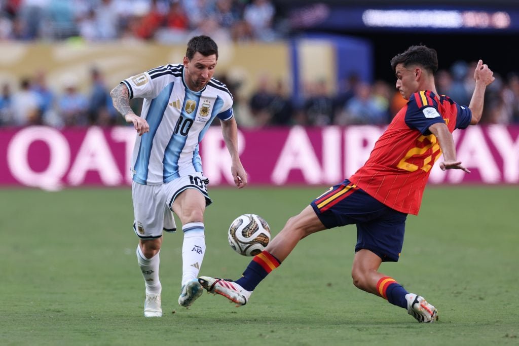 Pau Cubarsi ខ្សែការពារ Barcelona និងអេស្ប៉ាញ