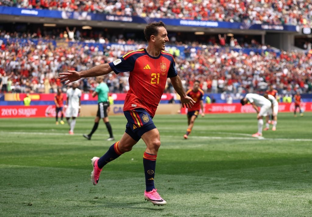Mikel Oyarzabal មកពីប្រទេសអេស្ប៉ាញ