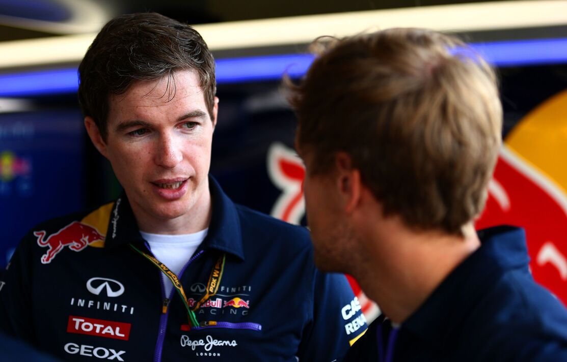 Michael Manning ជាមួយ Sebastian Vettel Michael Manning ជាមួយ Sebastian Vettel