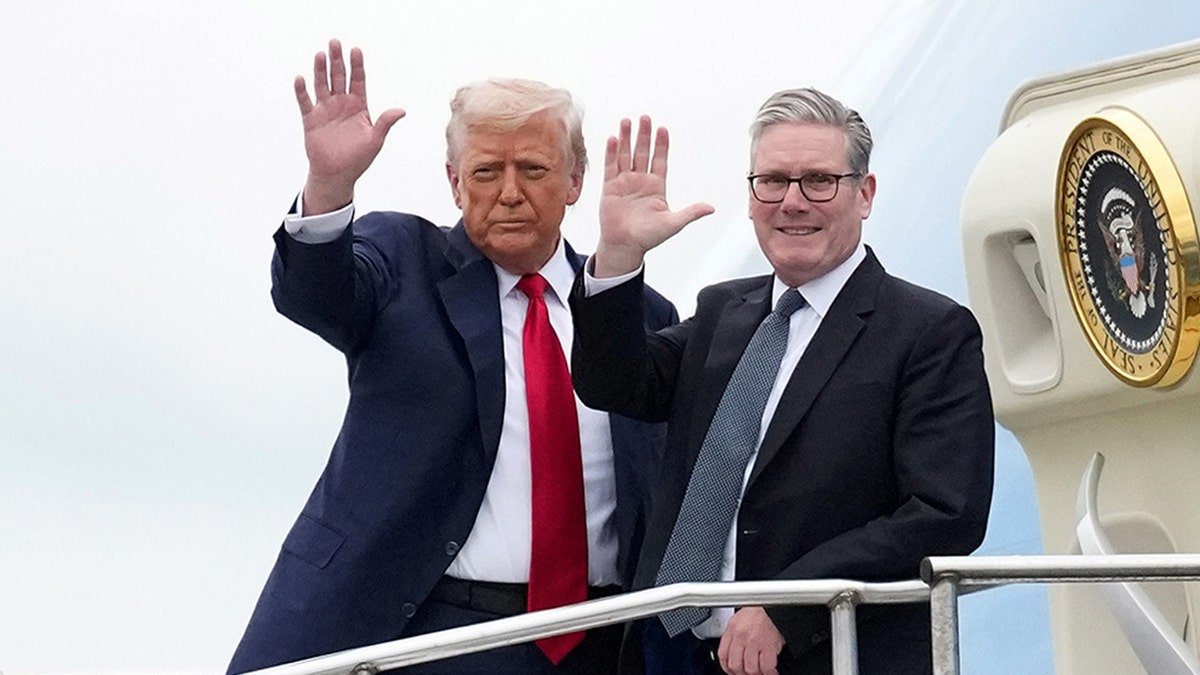 ប្រធានាធិបតីអាមេរិក Donald Trump និងនាយករដ្ឋមន្ត្រីអង់គ្លេស Keir Starmer